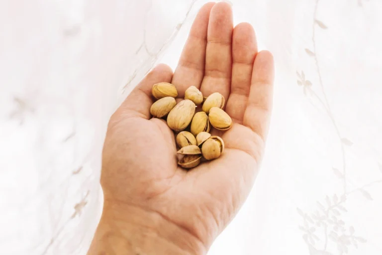 Pistachio untuk Rambut
