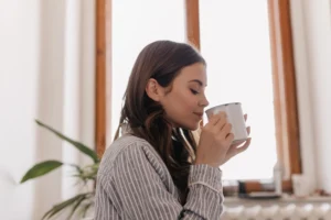 Berapa Banyak Air Hangat yang Sebaiknya Diminum Setelah Bangun Tidur