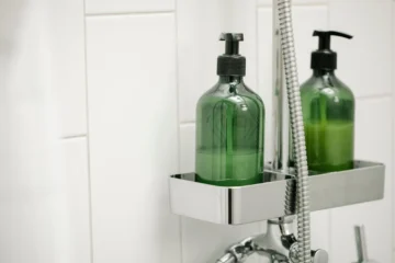 perbedaan shower gel dan body wash